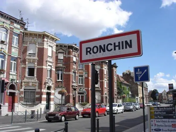 Hotel Grande Chambre + Chambre D'Appoint à Ronchin France